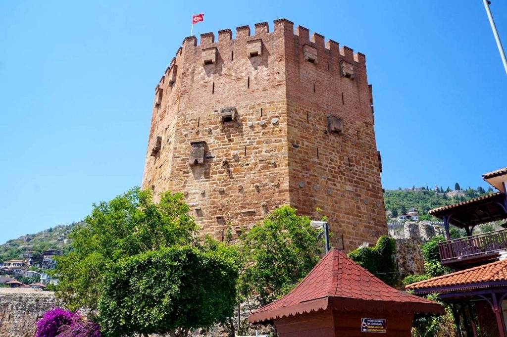 Красная башня, Алания