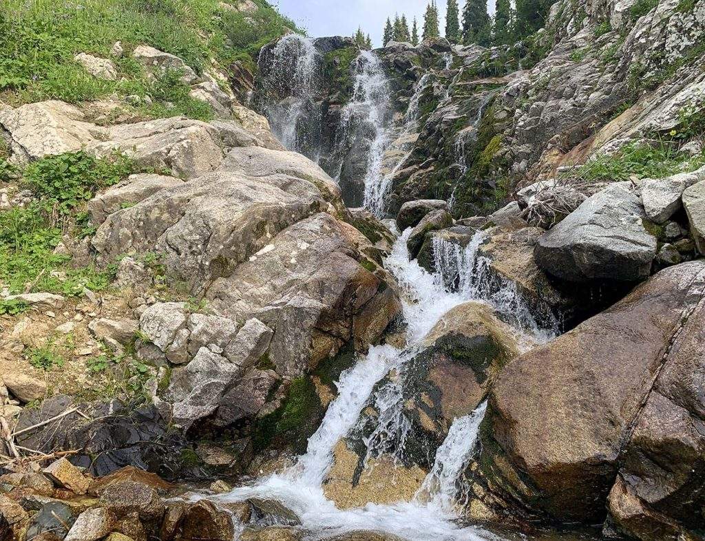 Водопад в ущелье Казачка